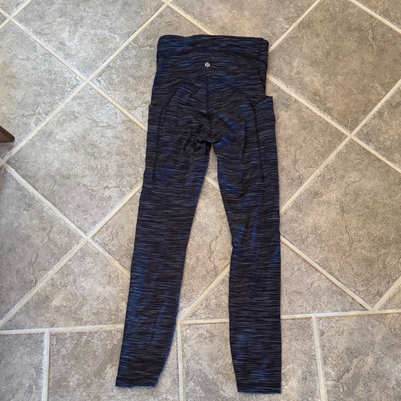 lululemon athletica leggings, patterned gray/black, size 4 - Picture 3 of 5